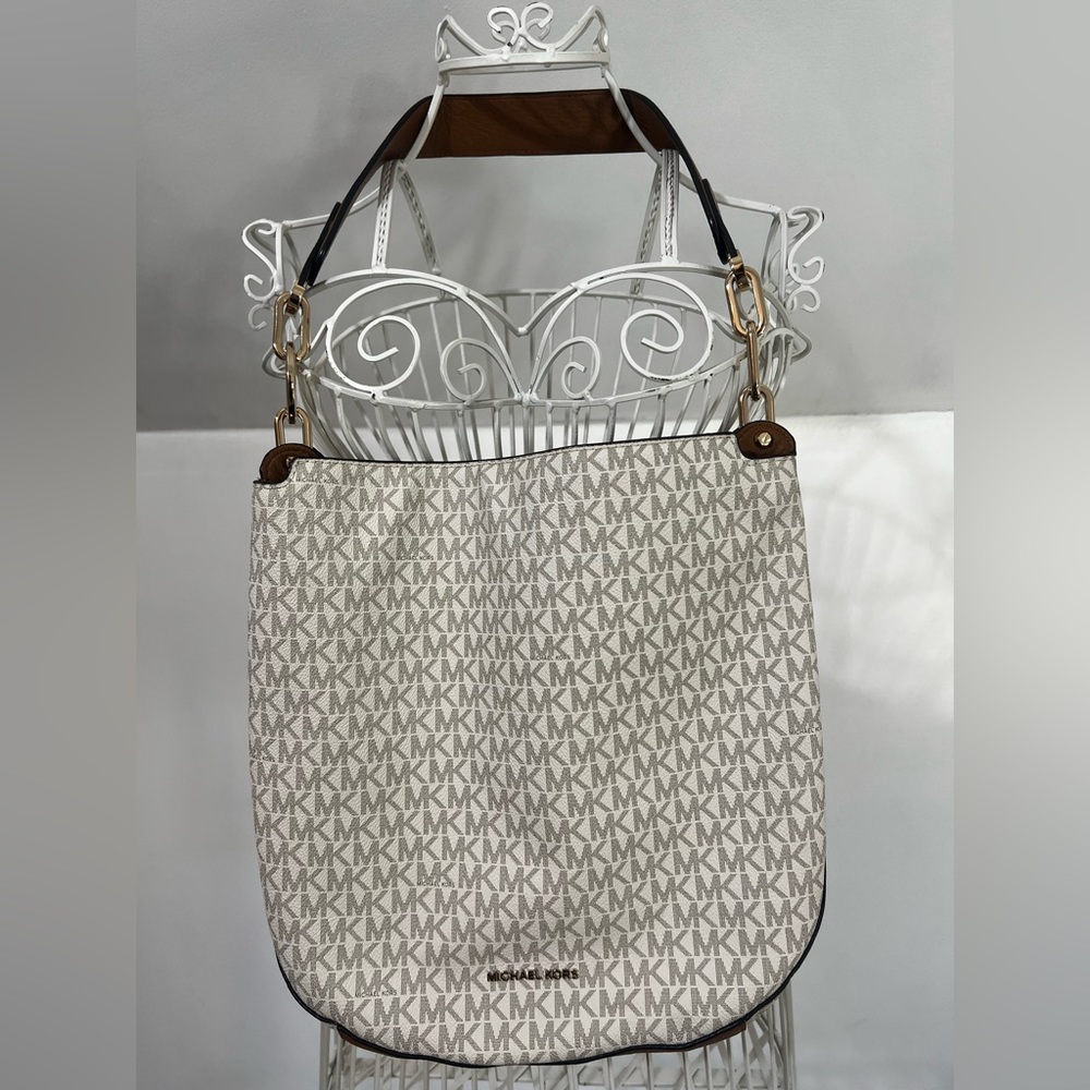 Michael Kors large Monogram Leather shoulder bag. Very good condition.